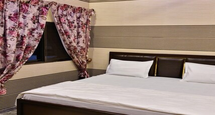 S mart Guest House Room Type - Standard balcony room (eastern toilet)