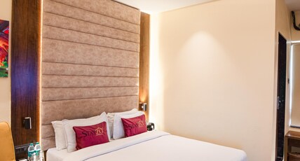 Stayzo Scheme 114 Vijay nagar Room Type - Deluxe