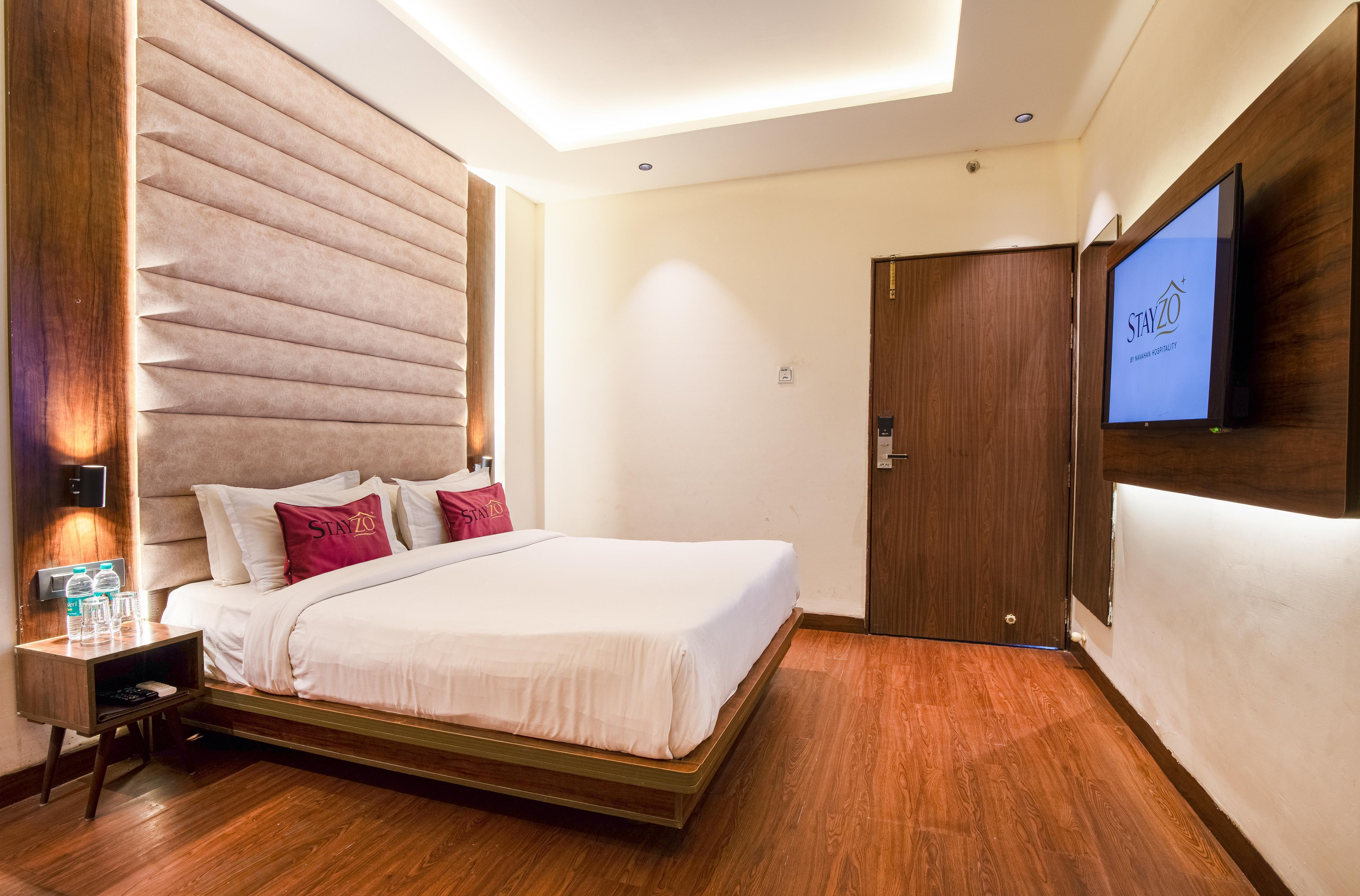 Stayzo Scheme 114 Vijay nagar - Tap to explore photos