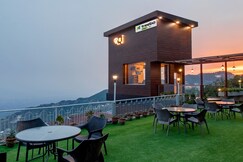 Treebo Raj Mall Road