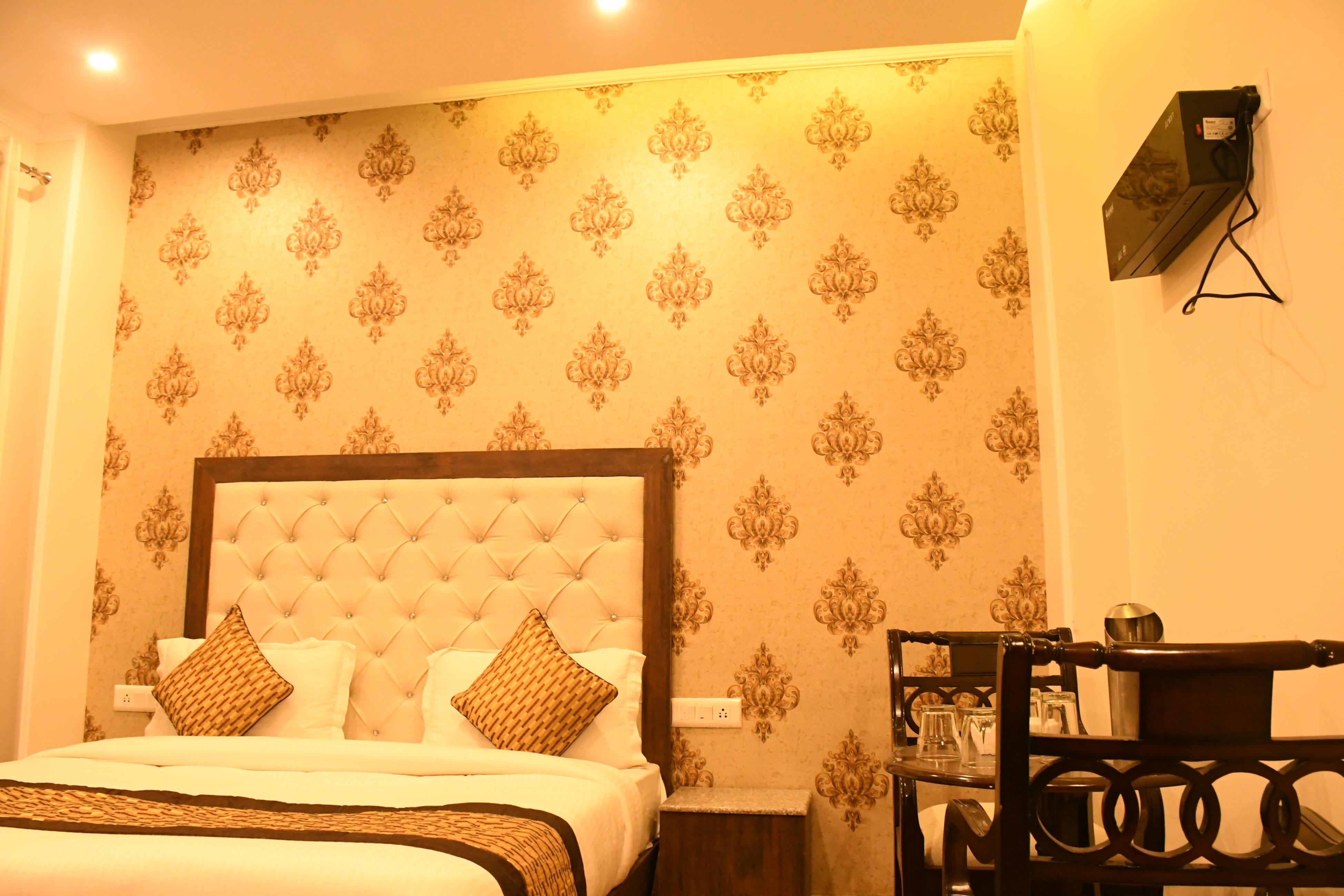 Atulyam Residency @400mts from Mall Road Shimla - Tap to explore photos