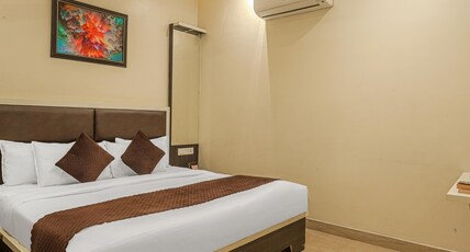 Hotel Global Inn (1 min. walk to Golden Temple) Room Type - Deluxe Room Hotel Global Inn (1 min. walk to Golden Temple) Room Type - Deluxe Room