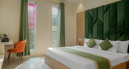 Hotel Global Inn (1 min. walk to Golden Temple) Room Type - Executive Room Hotel Global Inn (1 min. walk to Golden Temple) Room Type - Executive Room