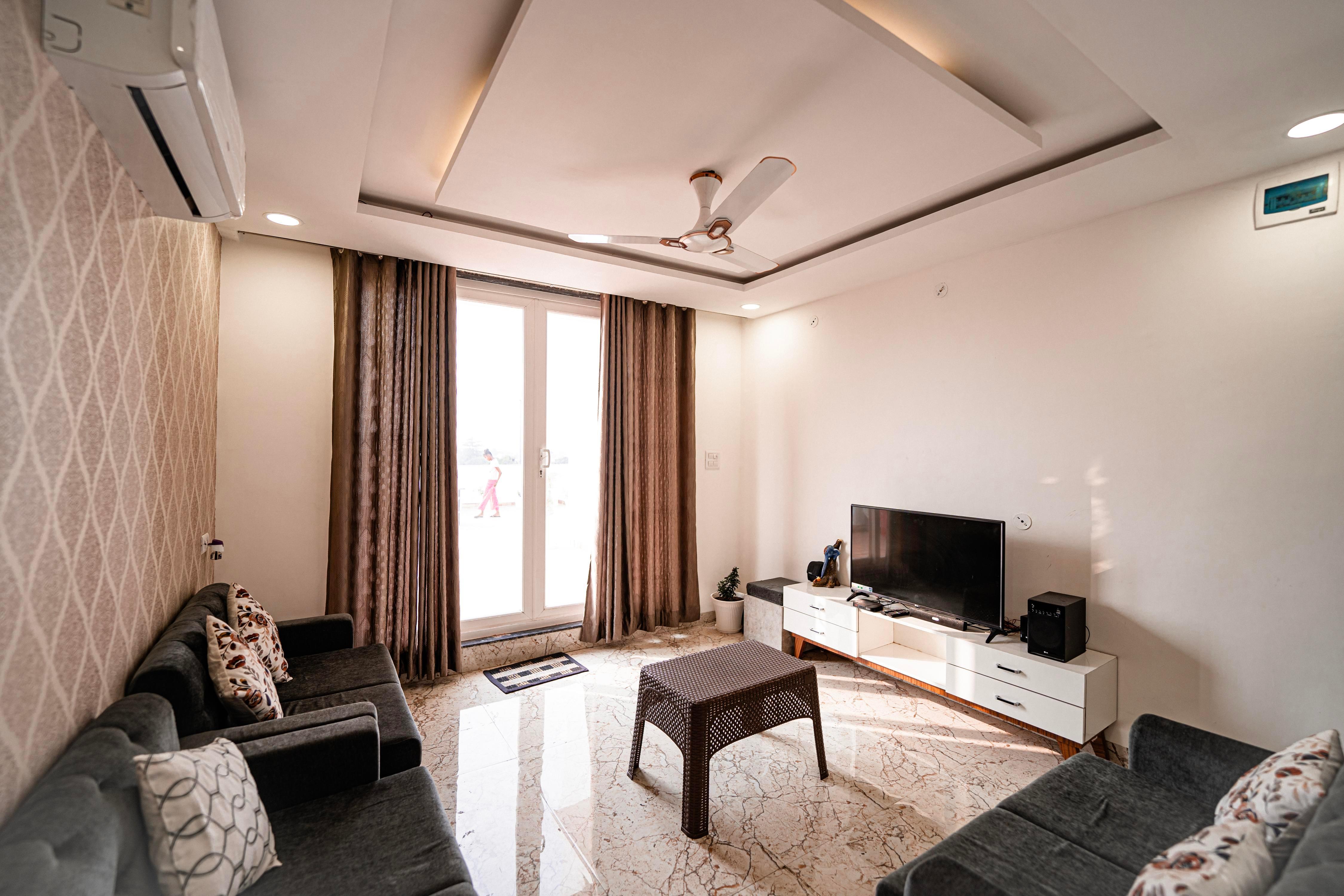 Staeg Cozy Penthouse 2BHK - Tap to explore photos
