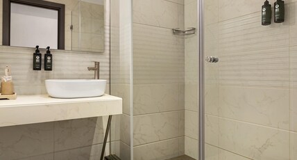Ramada by Wyndham Tbilisi Old City Room Type - Deluxe Room with Balcony Ramada by Wyndham Tbilisi Old City Room Type - Deluxe Room with Balcony