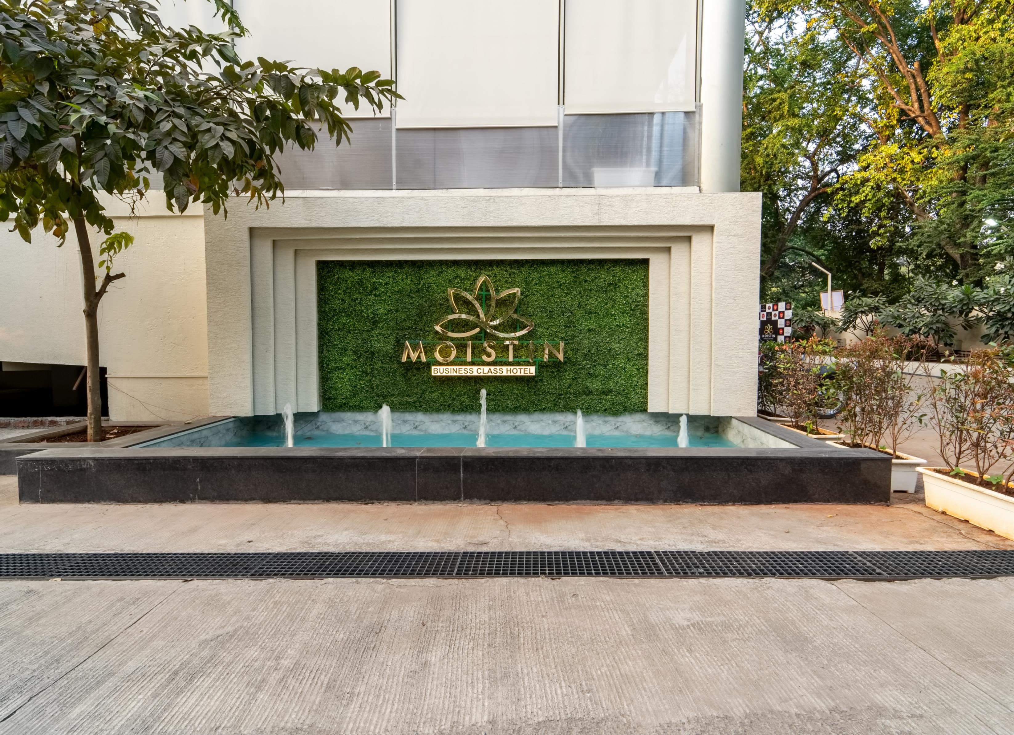 Moistin Business Class Hotel - Tap to explore photos
