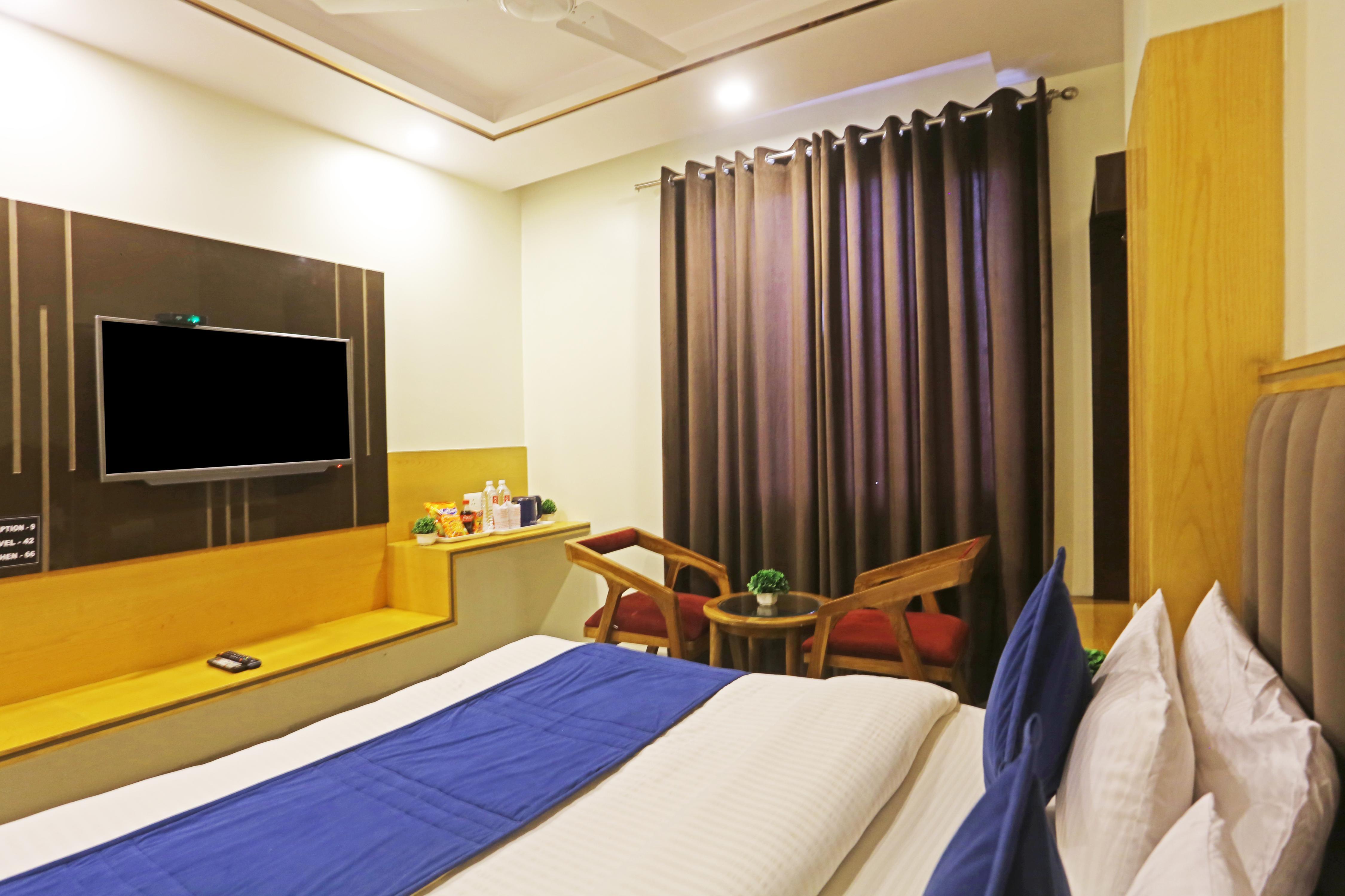 Hotel Aman Imperial Just Near New Delhi And Connaught Place - Tap to explore photos