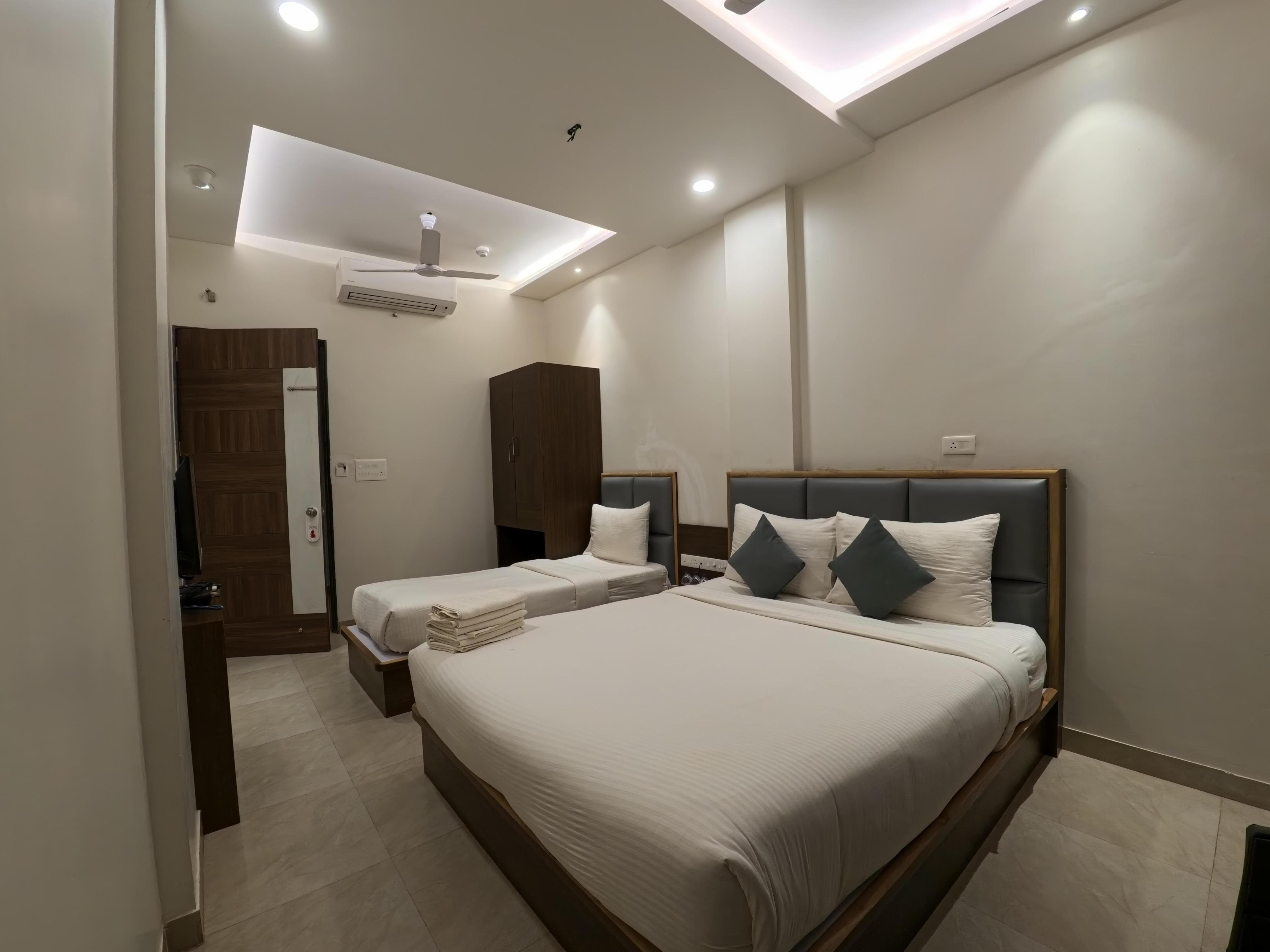 Hotel Aaradhya Adorer - Tap to explore photos