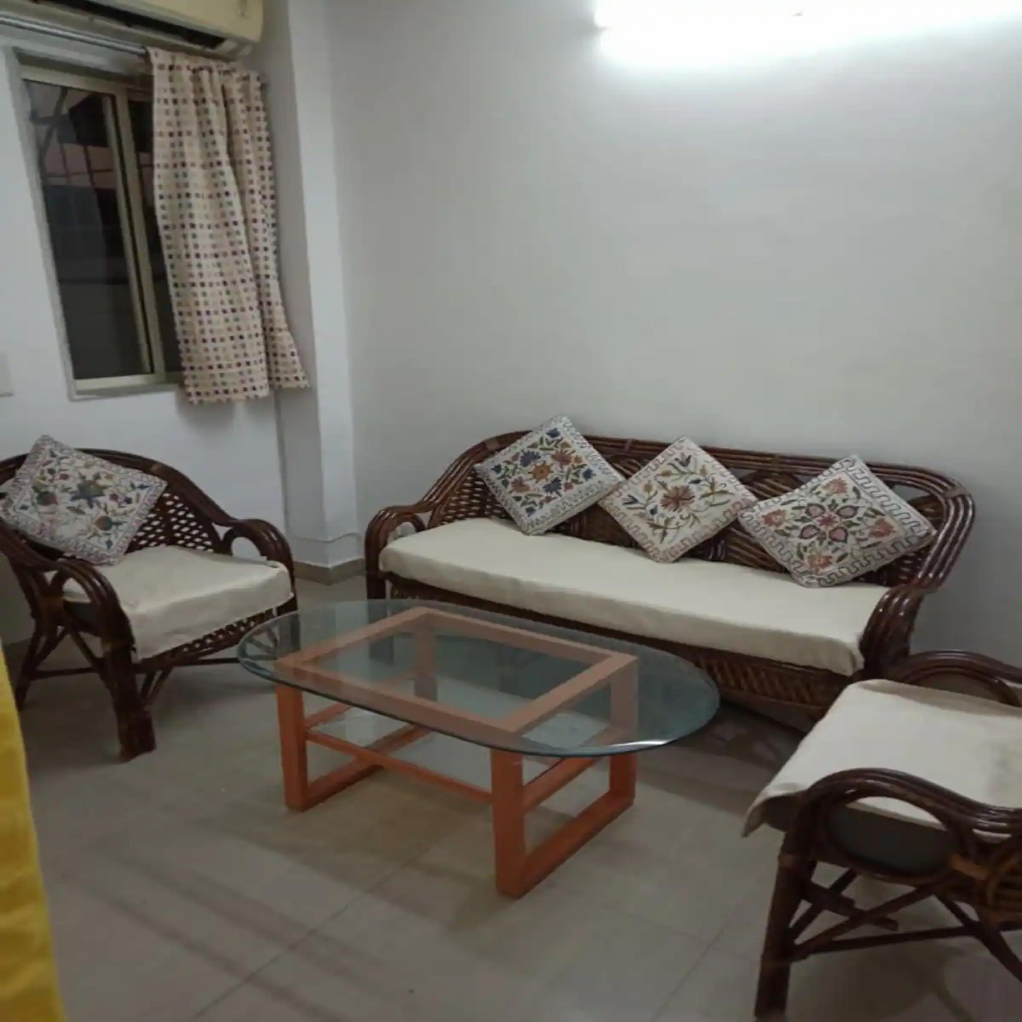 Independent 1 bedroom apartment on 2nd floor - Tap to explore photos
