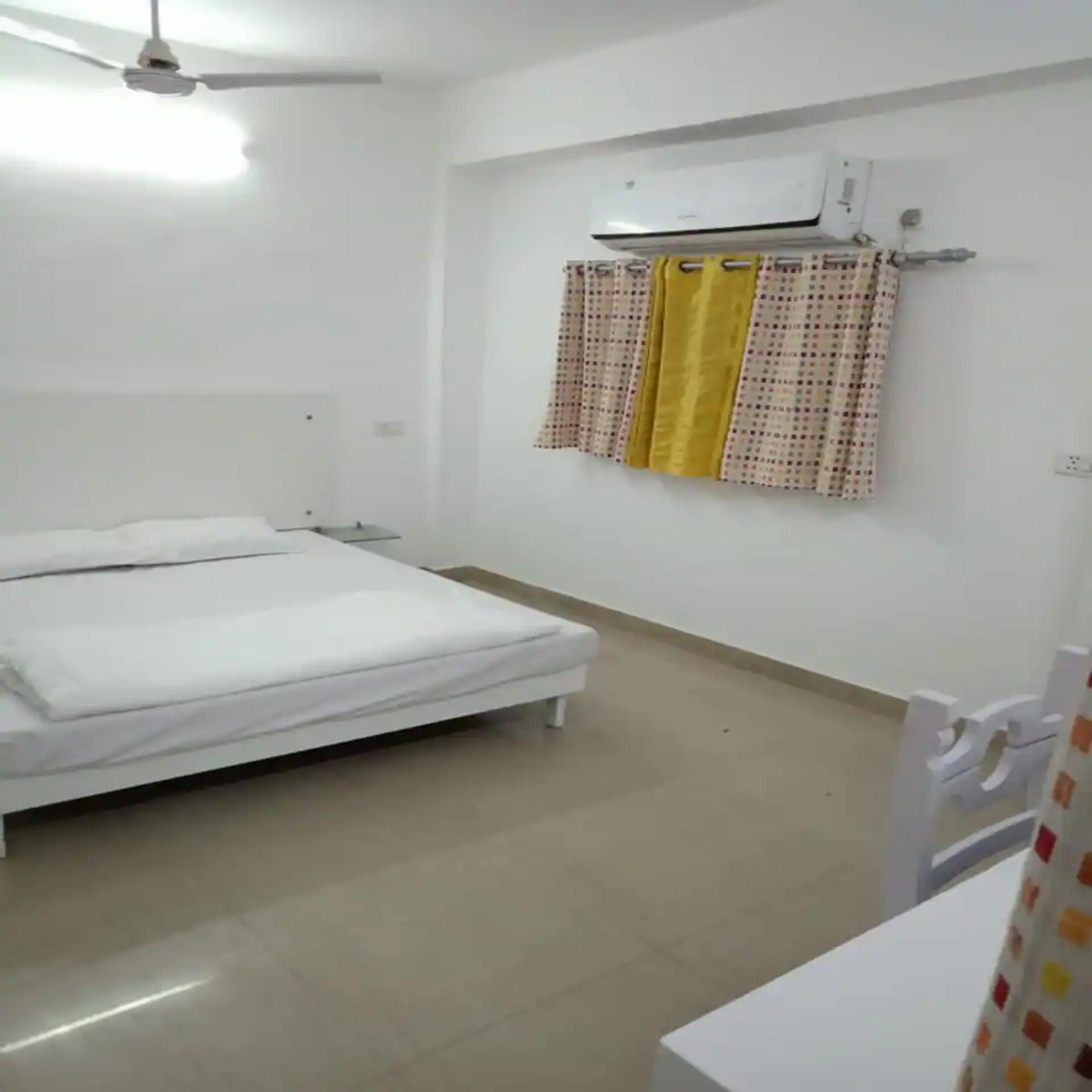 Independent 1 bedroom apartment on 2nd floor - Tap to explore photos