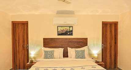 Clarks Safari Jawai Room Type - Cottage room with Mountain view and King Bed Clarks Safari Jawai Room Type - Cottage room with Mountain view and King Bed