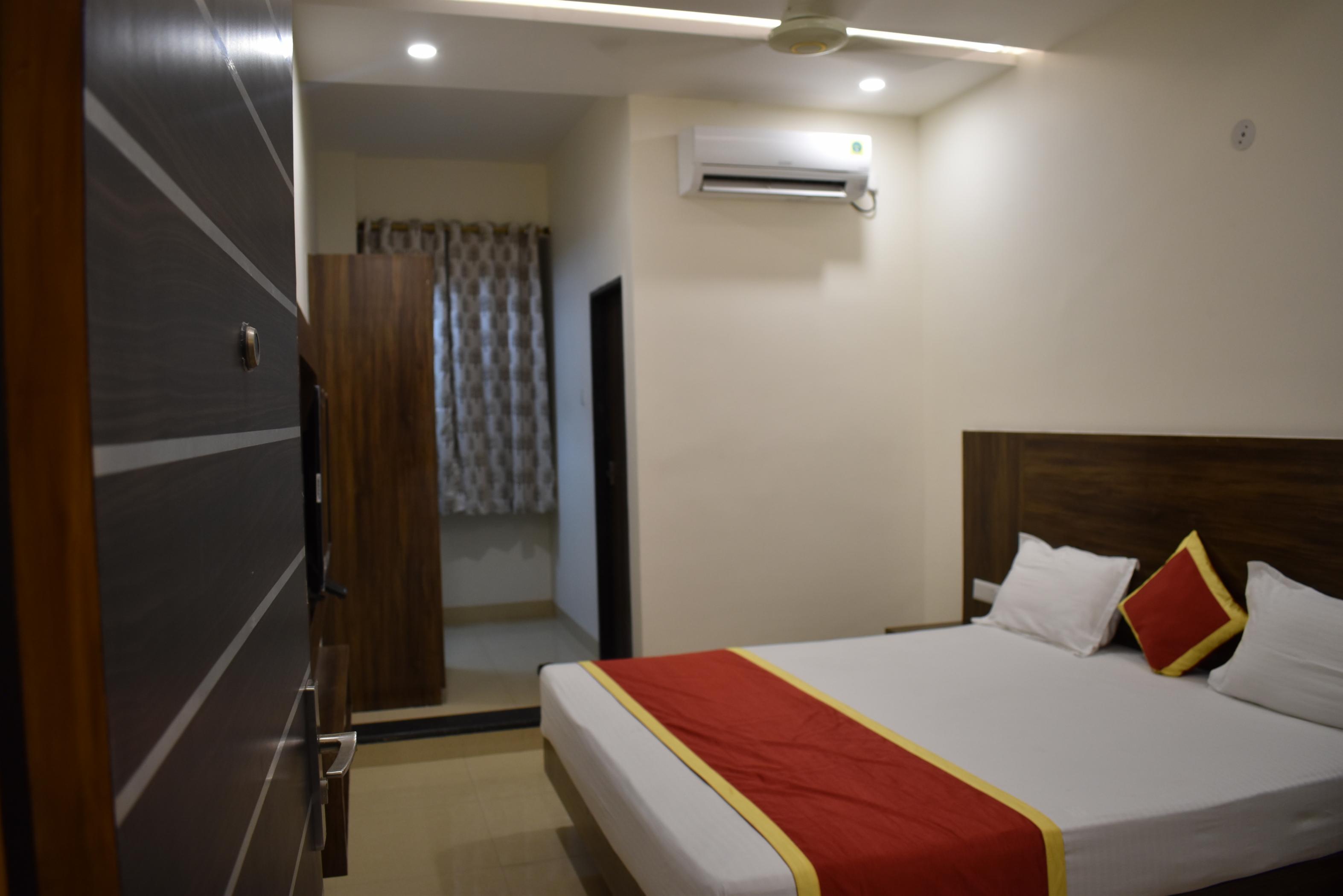 Hotel Harmony Rooms and Banquet Room Type - Deluxe Room