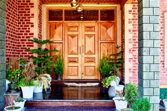 Peninsula Inn - 4 BR House with free BF
