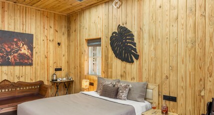 The Cove Lakkidi Room Type - Premium Wooden AC