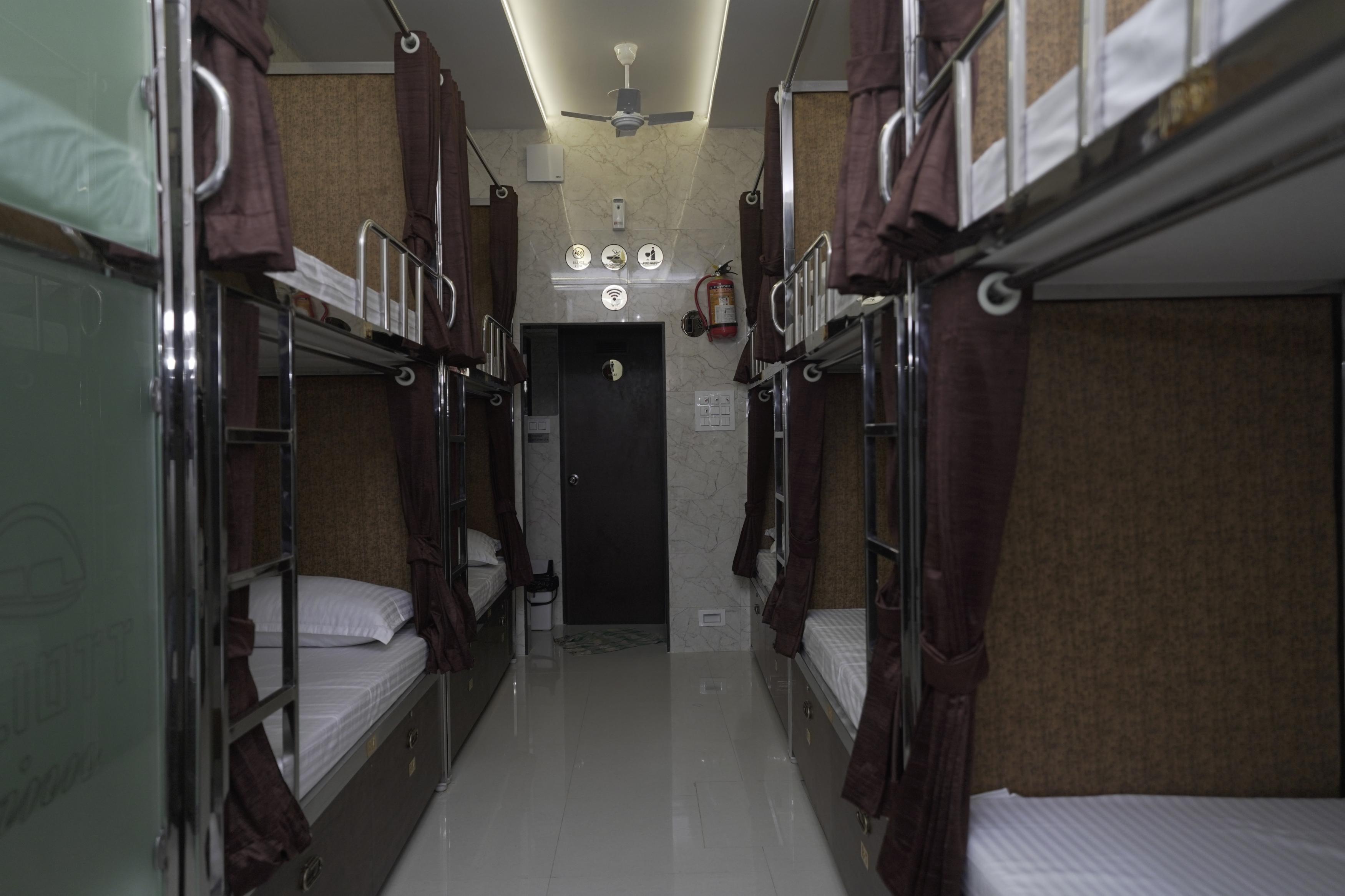 Elliottinn dormitory Malad - Tap to explore photos