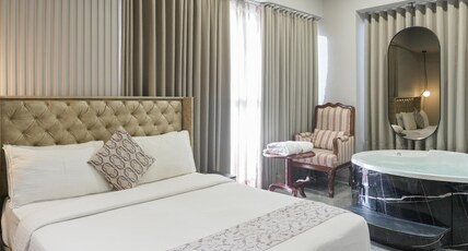 Apricot Hotel Motera Room Type - Whirlpool Suite
