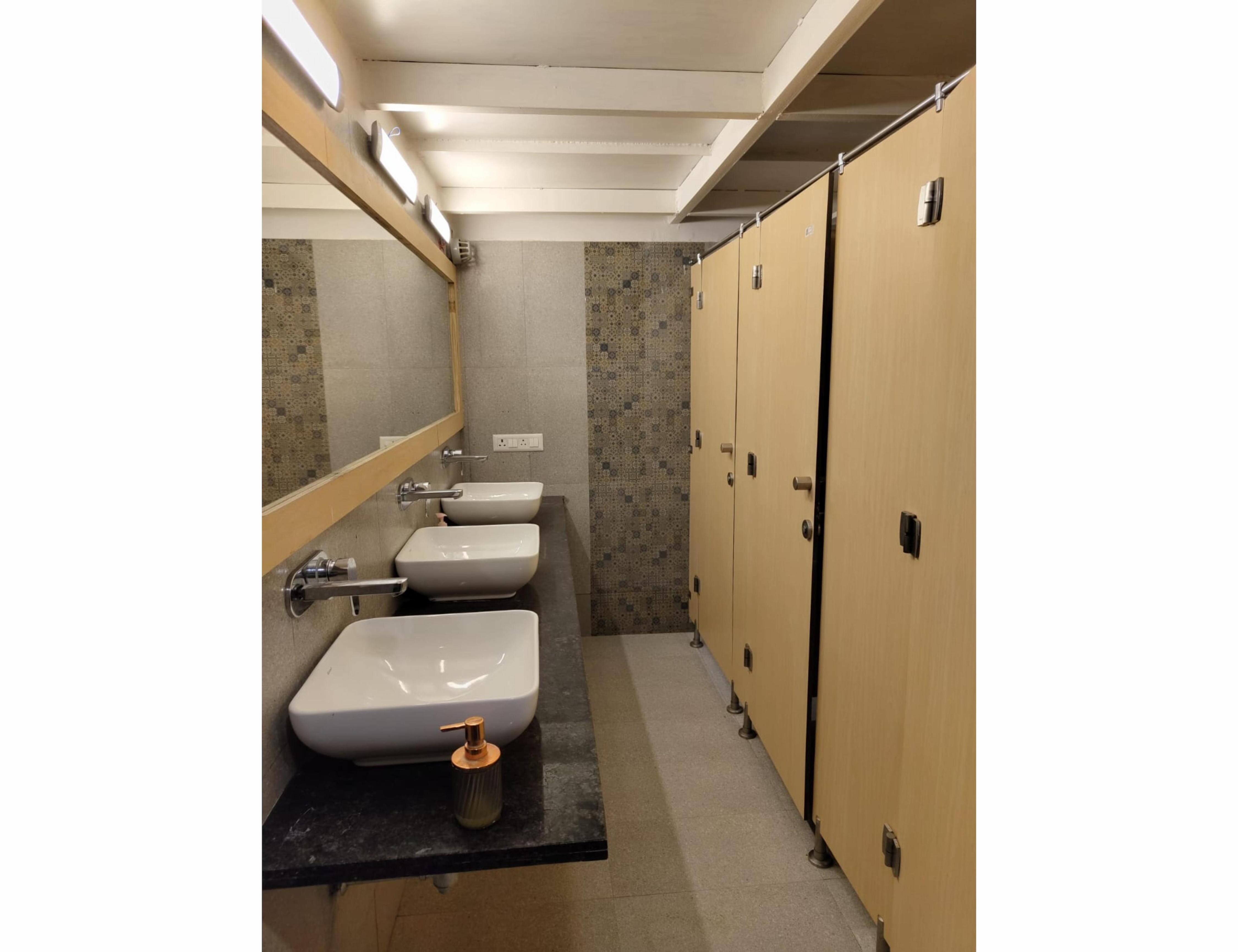 closed - Tap to explore photos