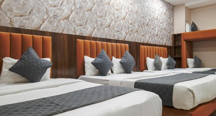 HOTEL MIRACLE Room Type - Royal Family 7 Bed