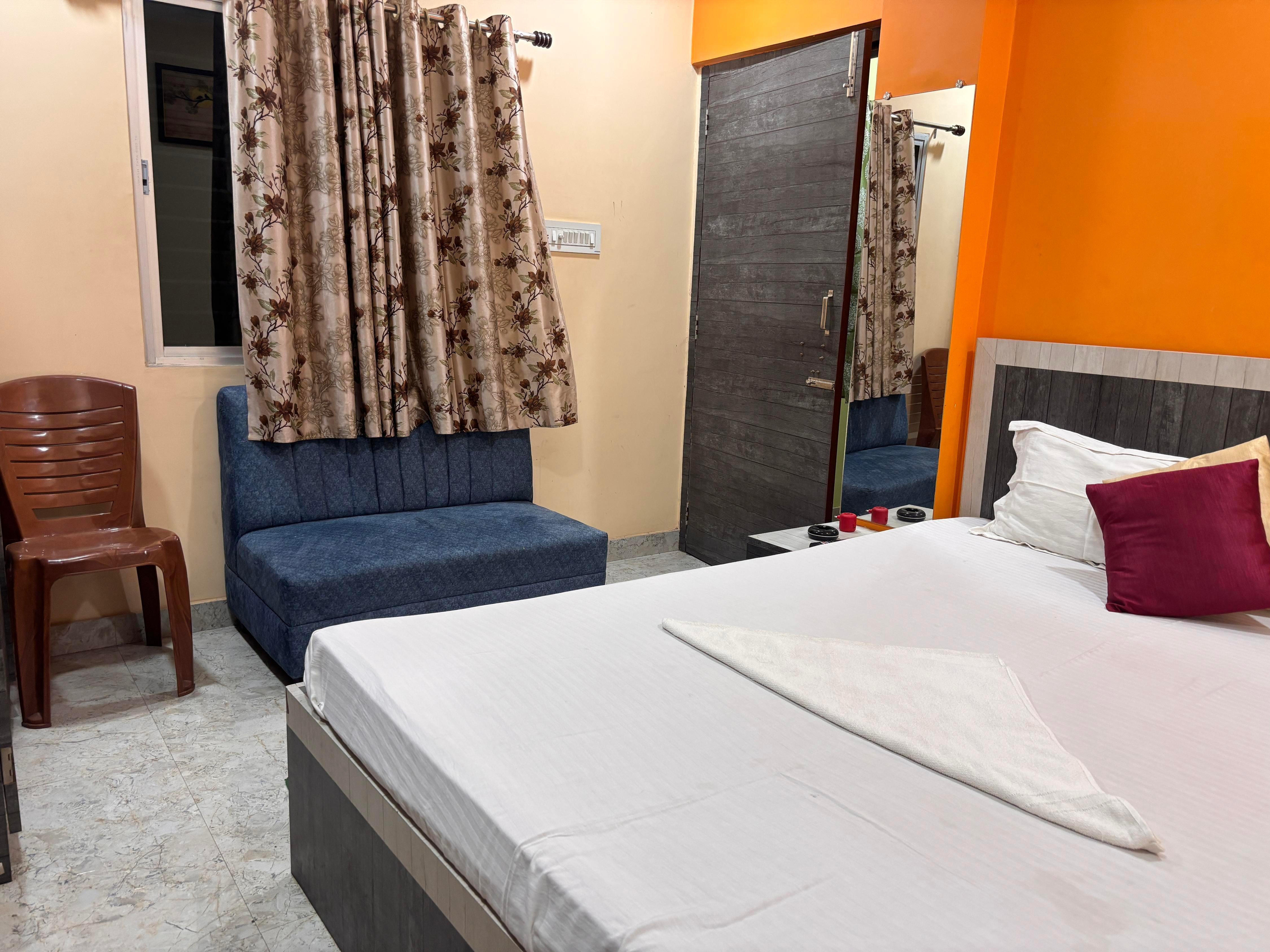 Hotel Manorama Palace Room Type - Excutive AC Double Room
