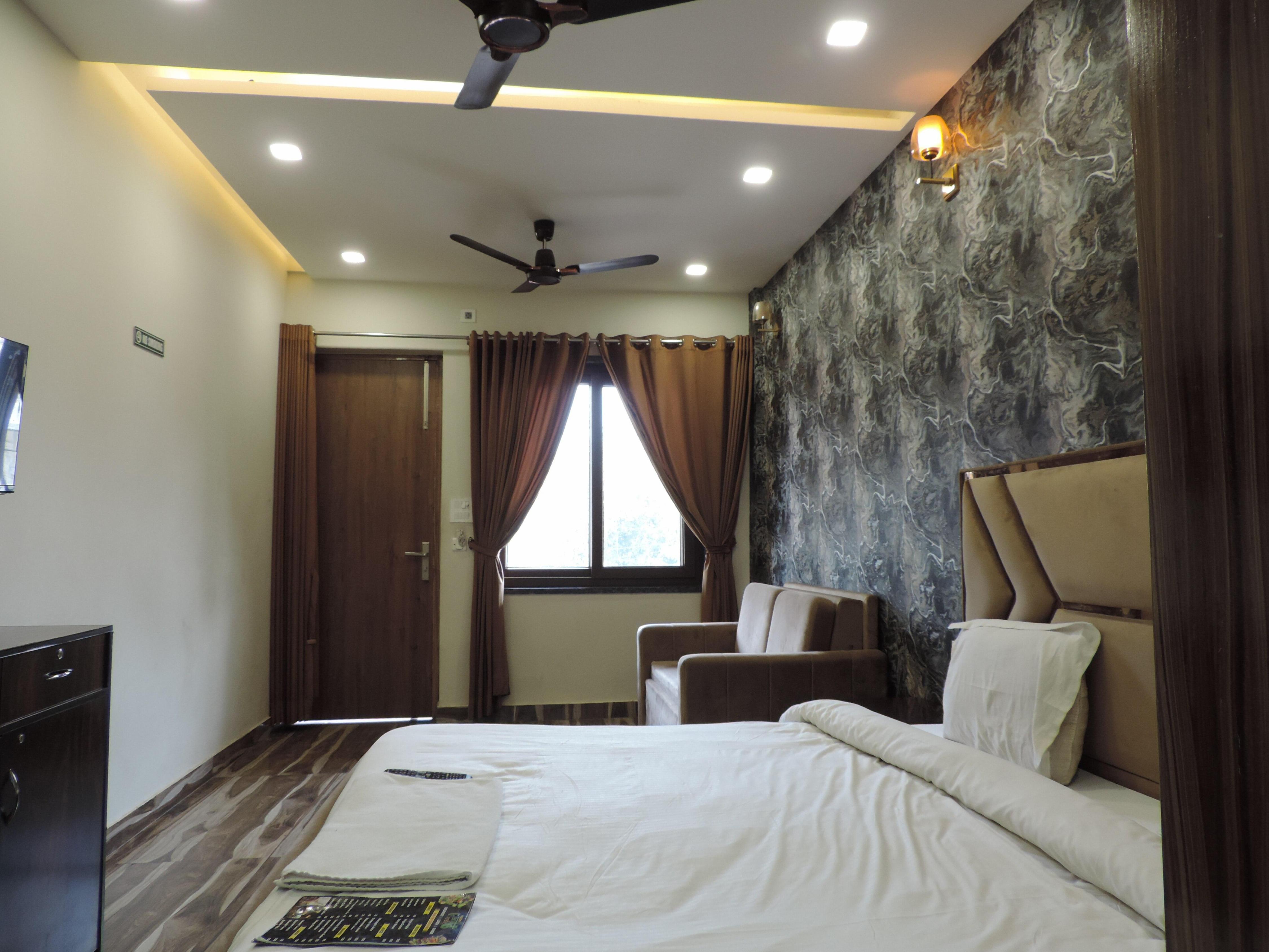Tirupati suites Room Type - King Bed Suite with Monument View