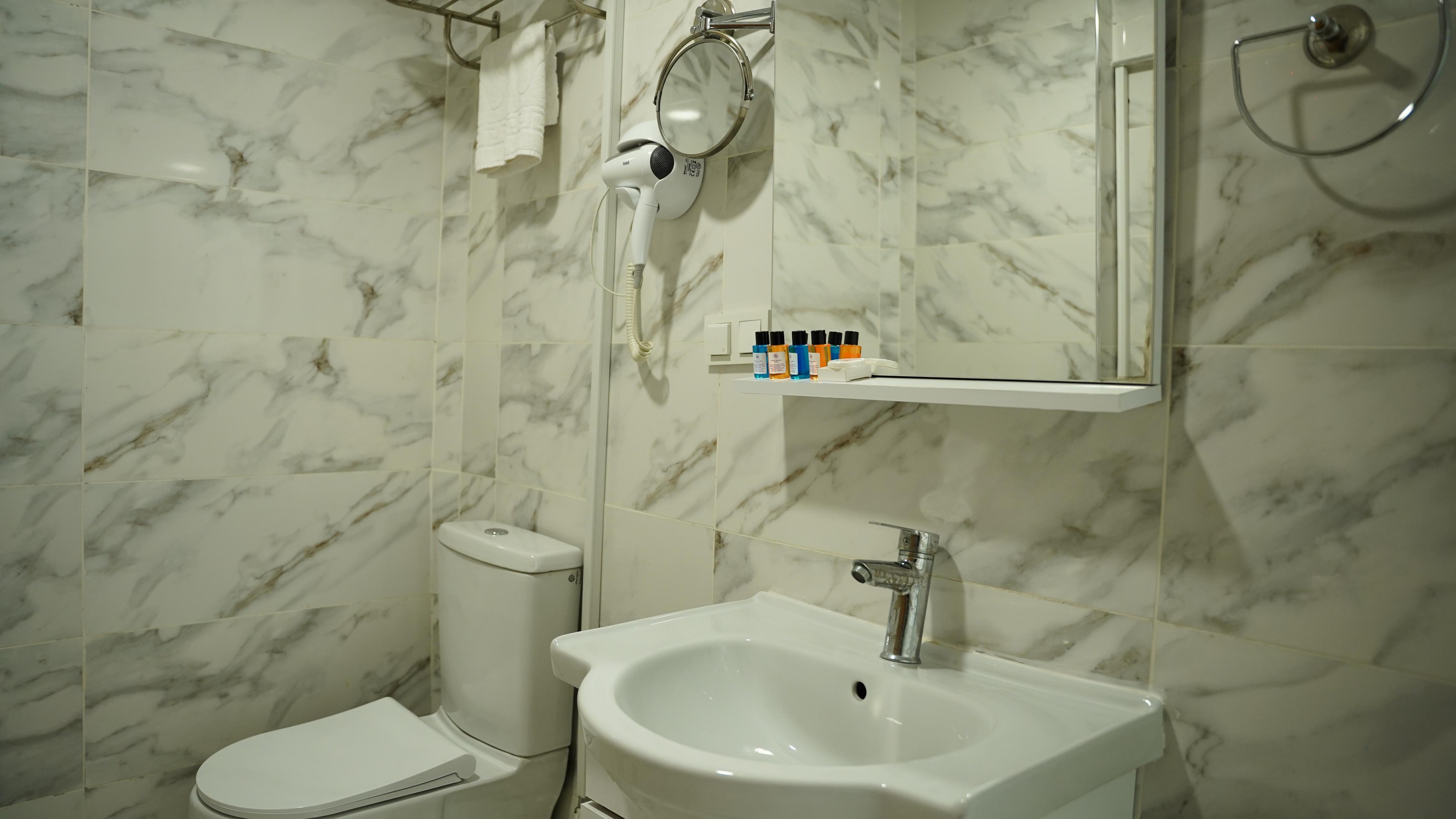 El Emin Istanbul Hotel - Tap to explore photos