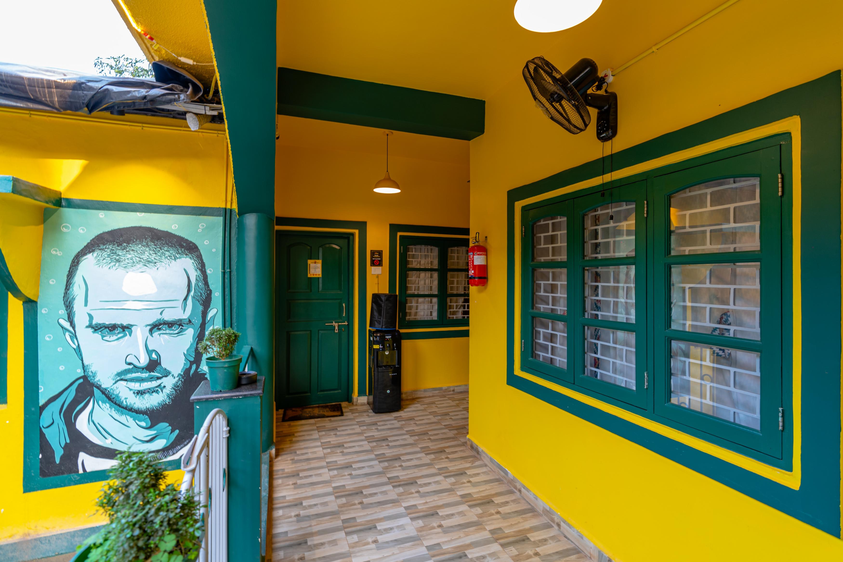 Whoopers Hostel Anjuna - Tap to explore photos