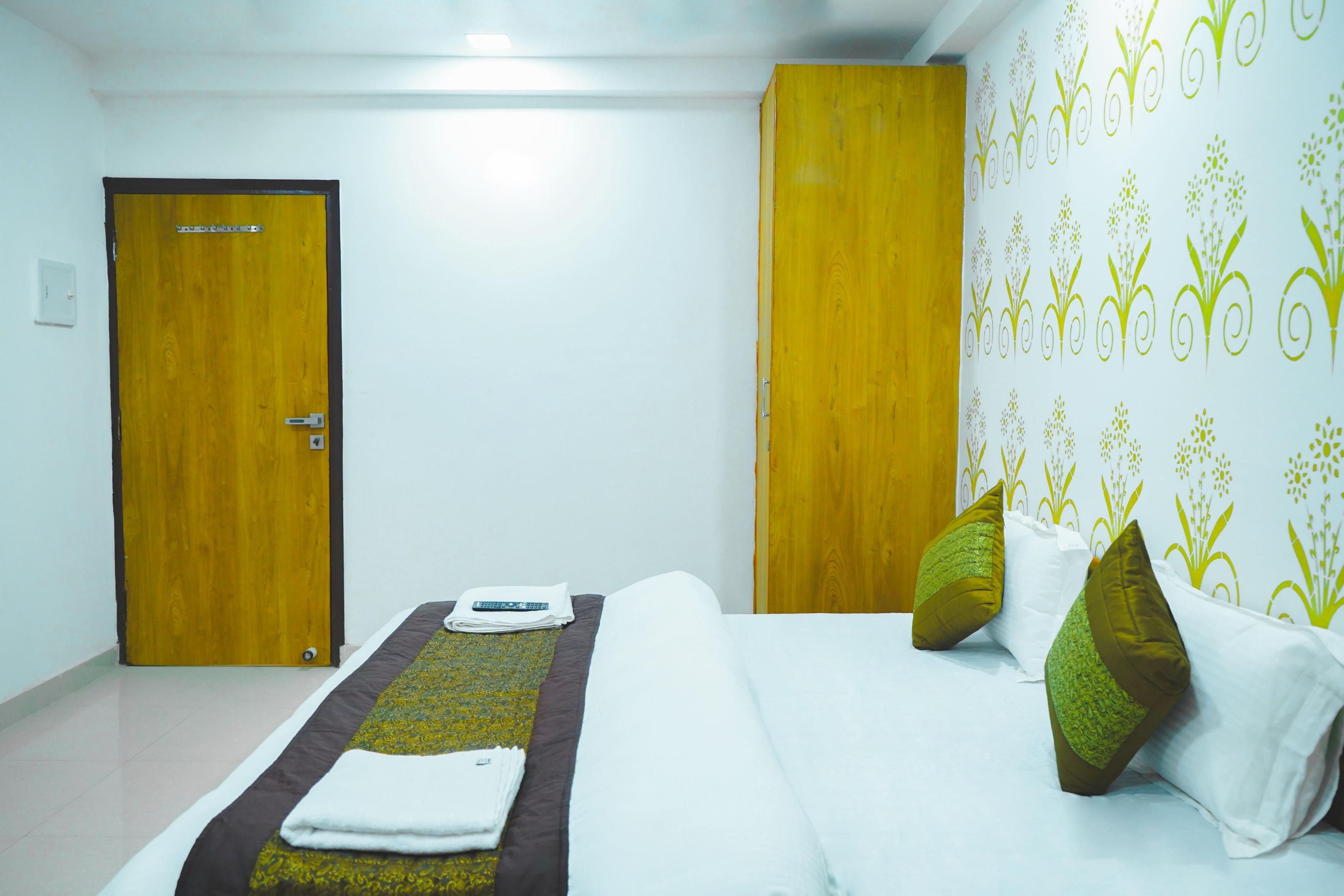 Hotel Abode inn Opp Yashobhoomi - Tap to explore photos