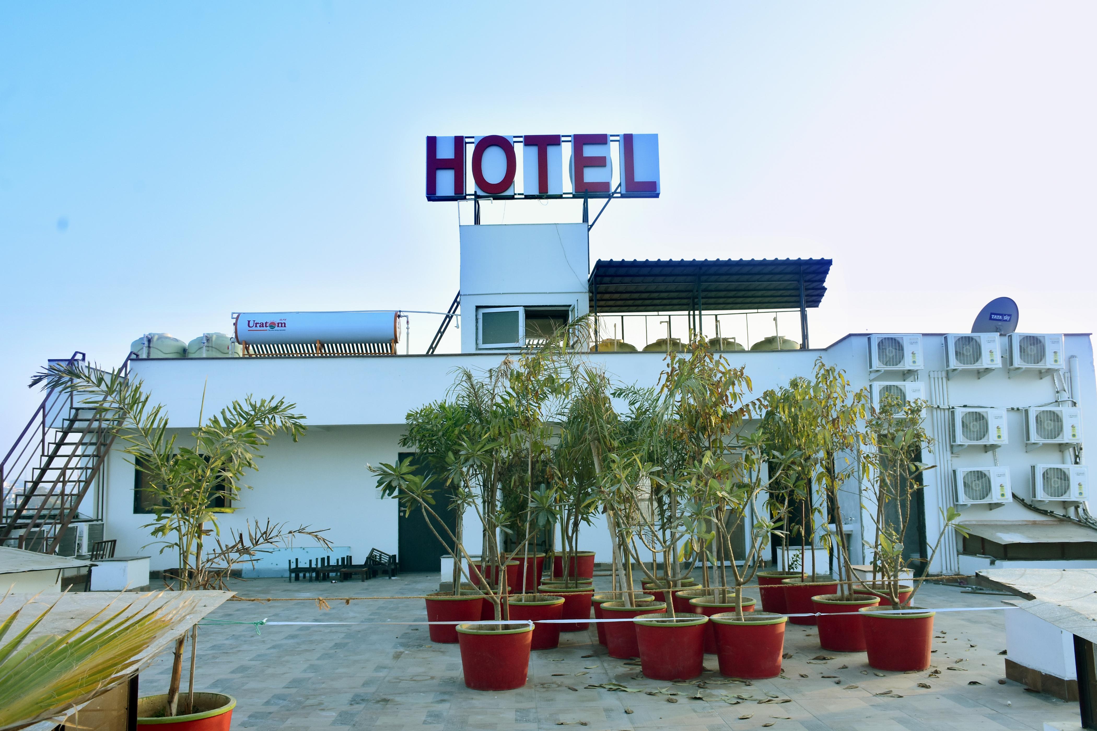 Hotel Seven-W - Tap to explore photos