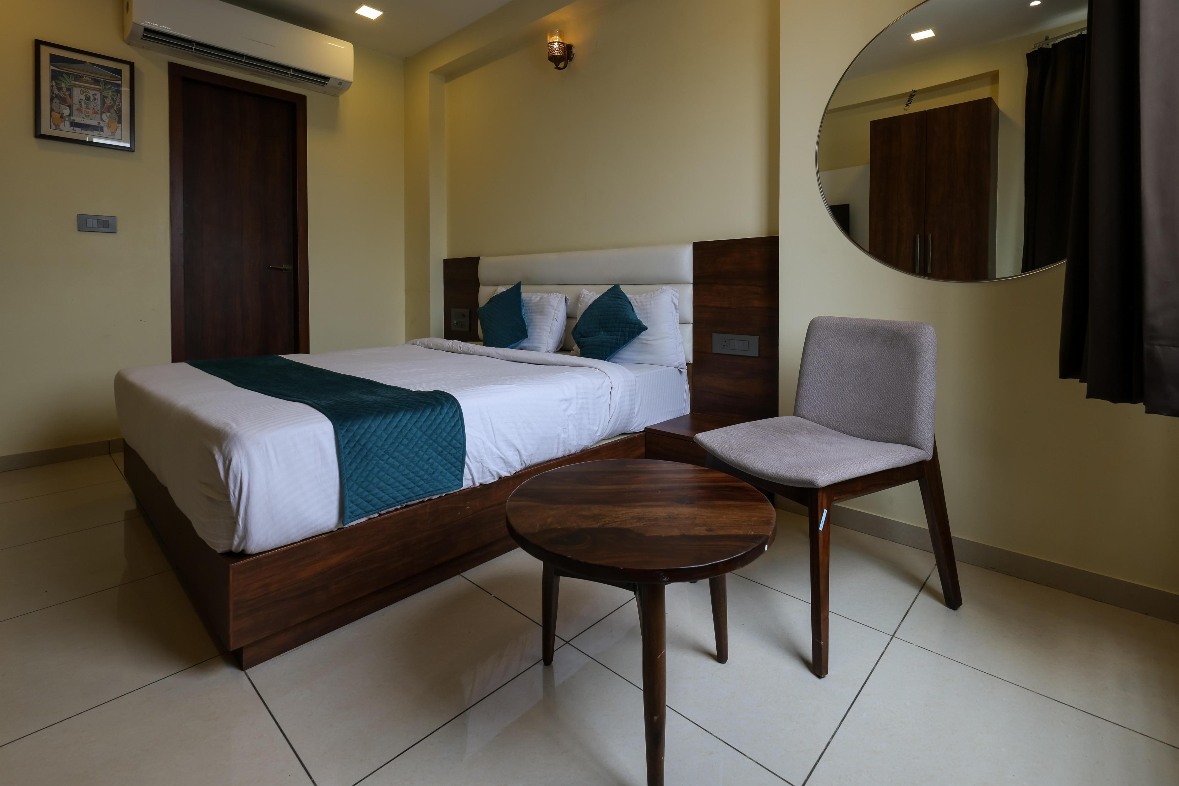 Hotel Kanha (1 min walk to Shrinathji temple) - Tap to explore photos