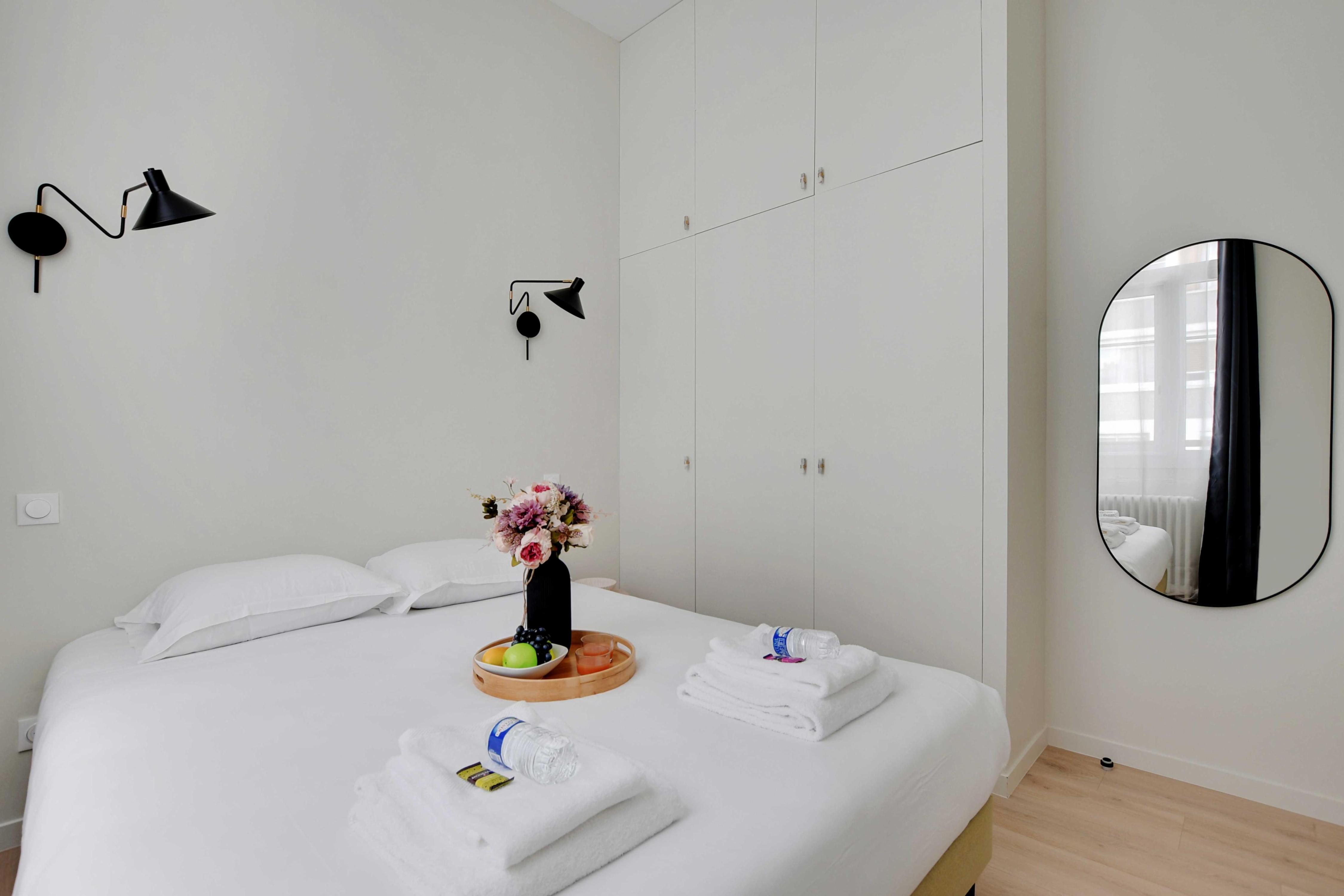 Modern Apartment - 2BR/6P - Eiffel Tower - Tap to explore photos