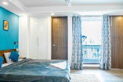 FlxHo | Modern 4BHK Apartment @GolfCourse