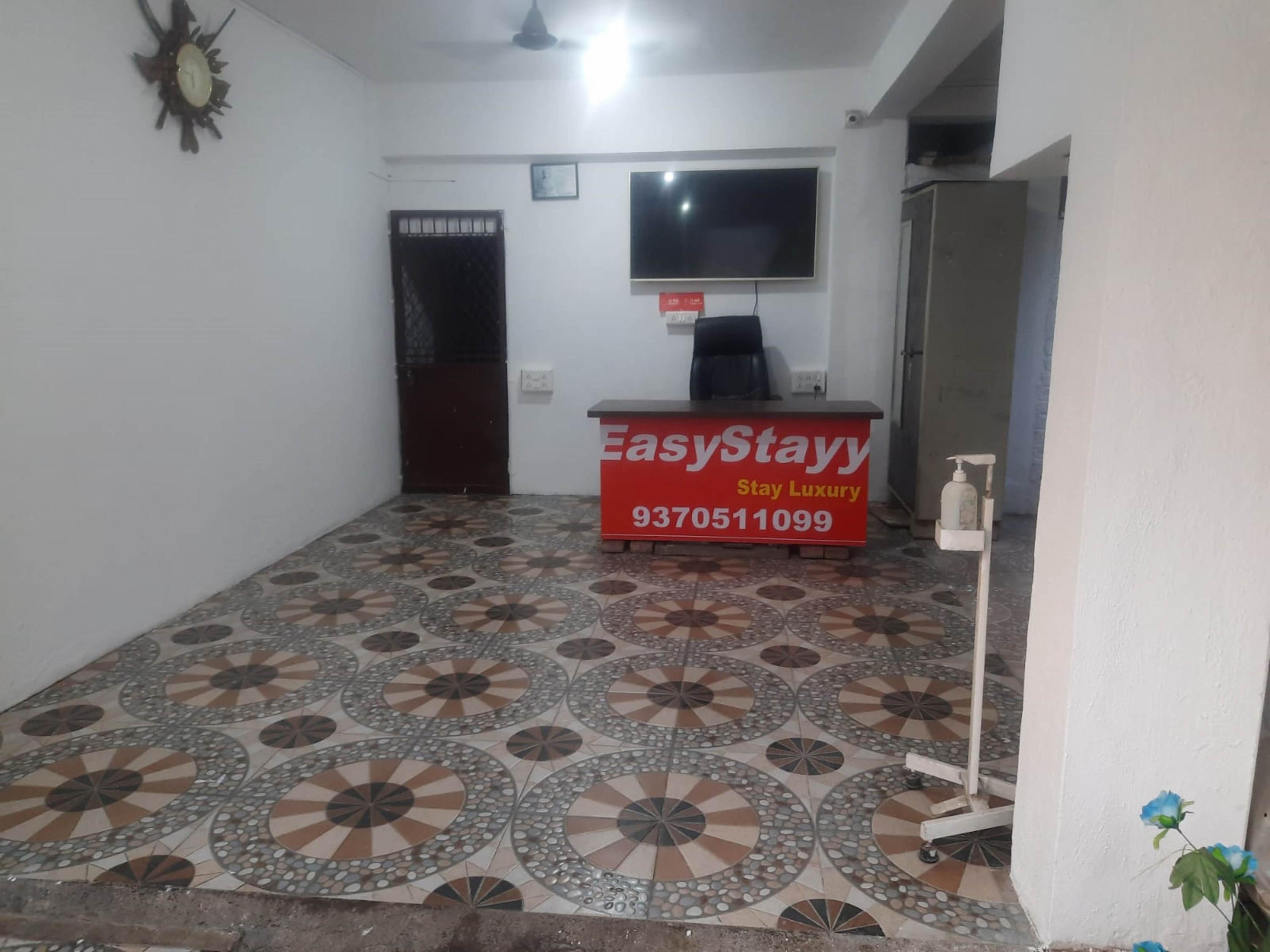 Easystayy 3 - Tap to explore photos