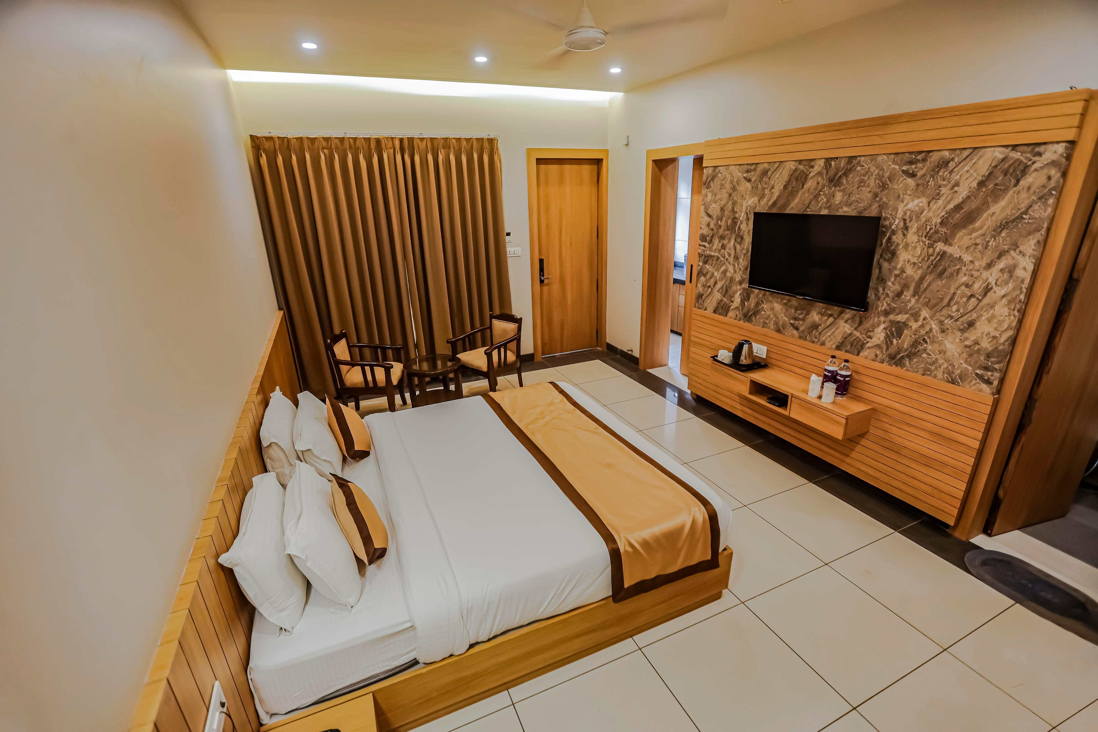 Mukut Mani : Hotel & Banquet Room Type - Studio Room with Kitchenette