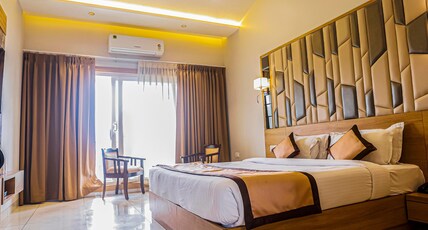 Mukut Mani : Hotel & Banquet Room Type - Super Deluxe Room with Balcony