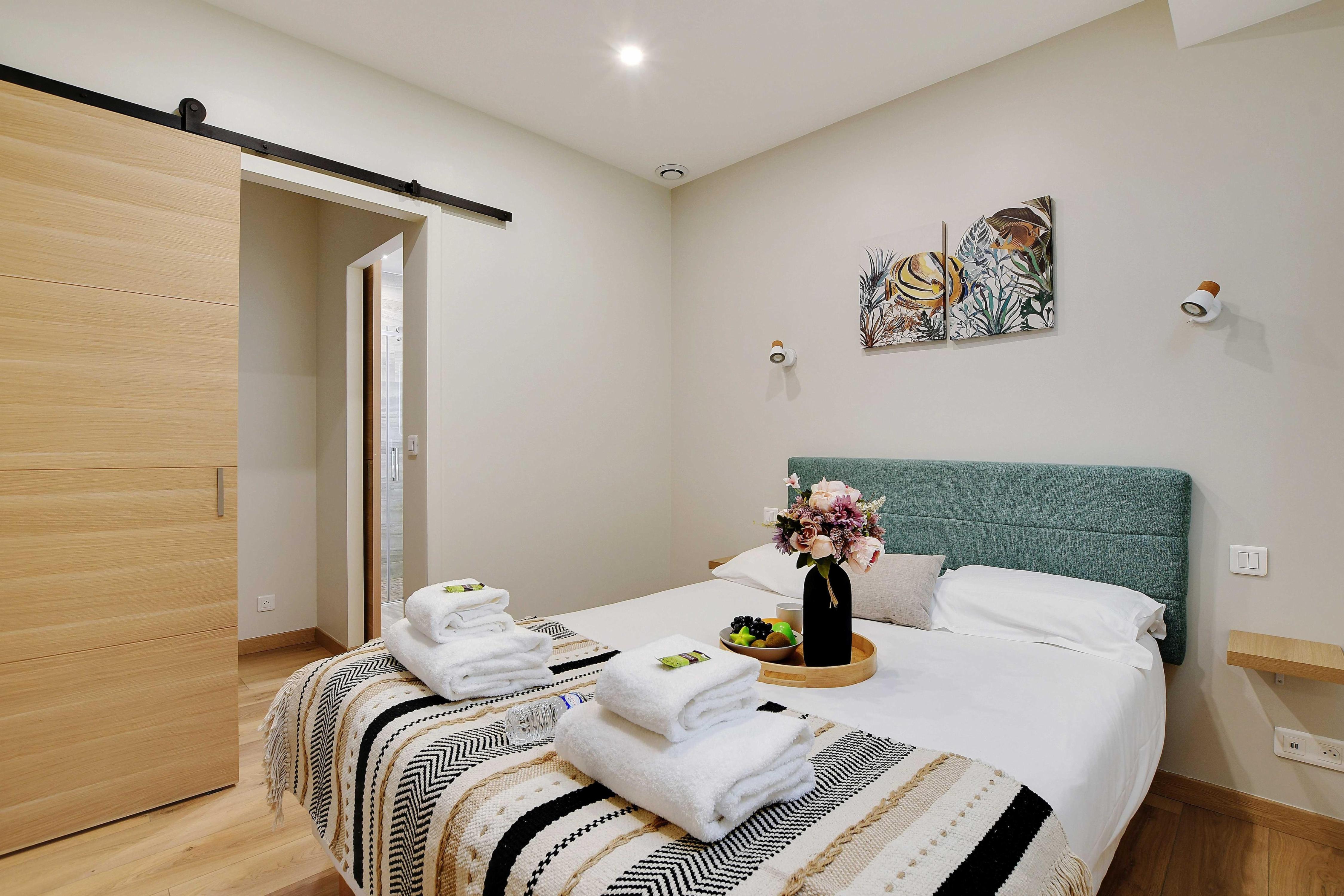 Elegant apartment - 2BR/5P - Champs de Mars - Tap to explore photos