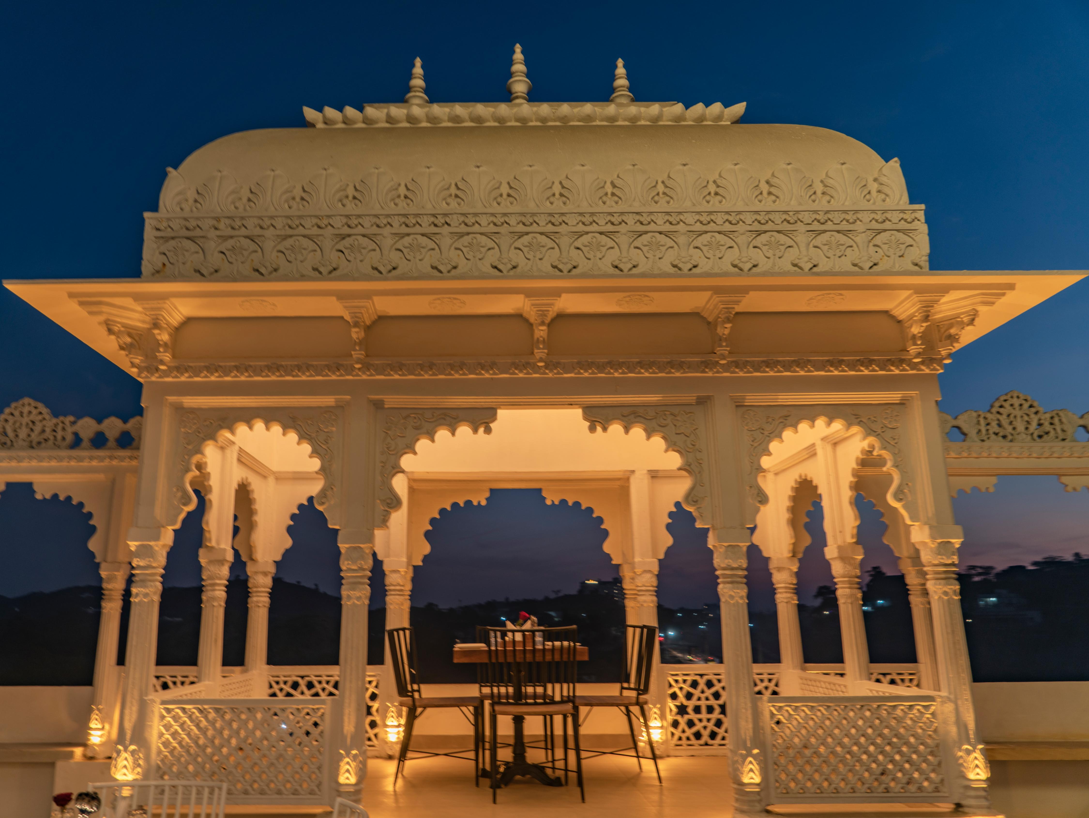 Shree Ji Mahal Hotel - 500 Mtrs From IIM Udaipur - Tap to explore photos