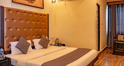 Flying Sparrow Riverside Resort Room Type - Super Deluxe Room