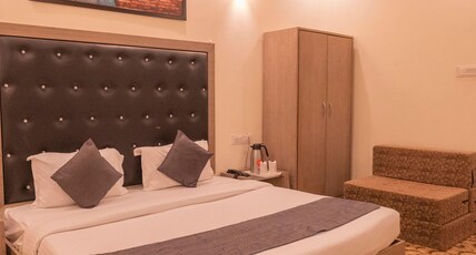 Flying Sparrow Riverside Resort Room Type - Deluxe Double Room