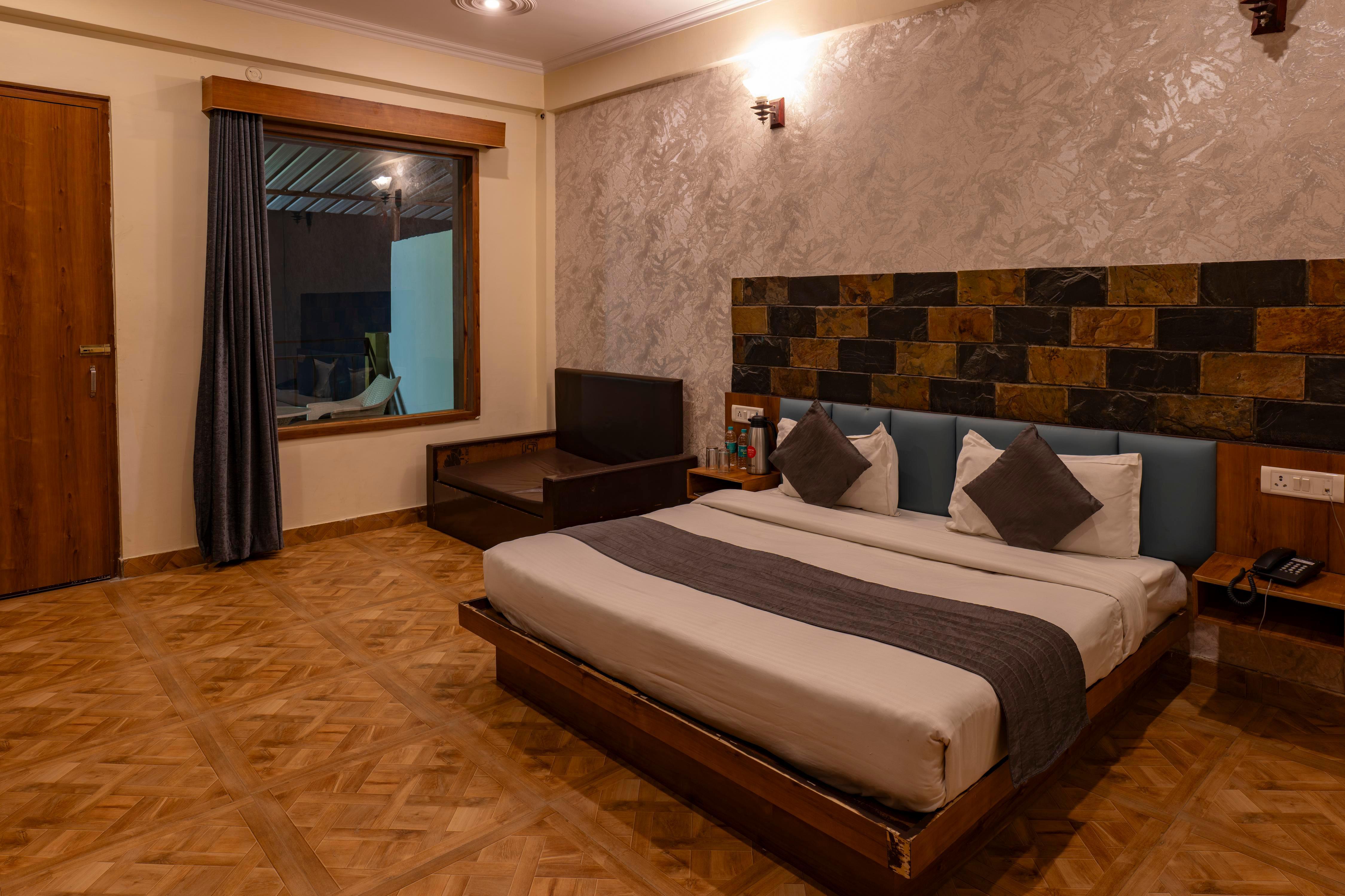 Flying Sparrow Riverside Resort Room Type - Premium River View with balcony