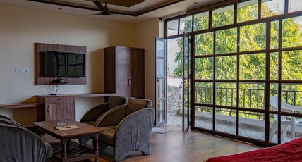 Flying Sparrow Riverside Resort Room Type - Luxury Family Suite