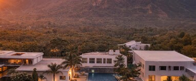 Valencia Club and Resort, Foothill, Abu