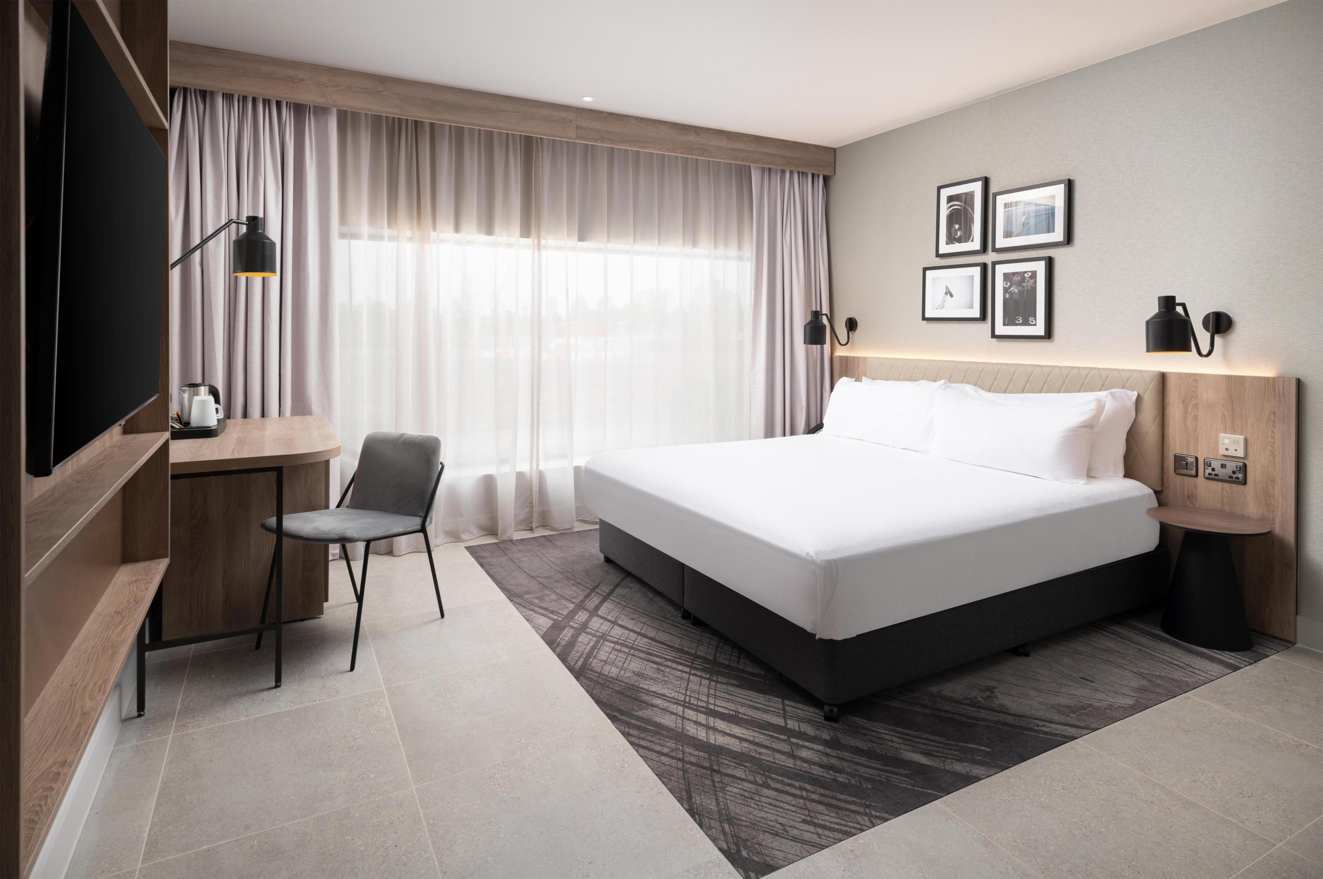 Hilton Garden Inn Silverstone - Tap to explore photos