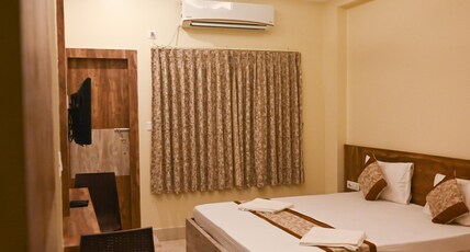 Hotel RK International Room Type - Deluxe Three Bedded Room