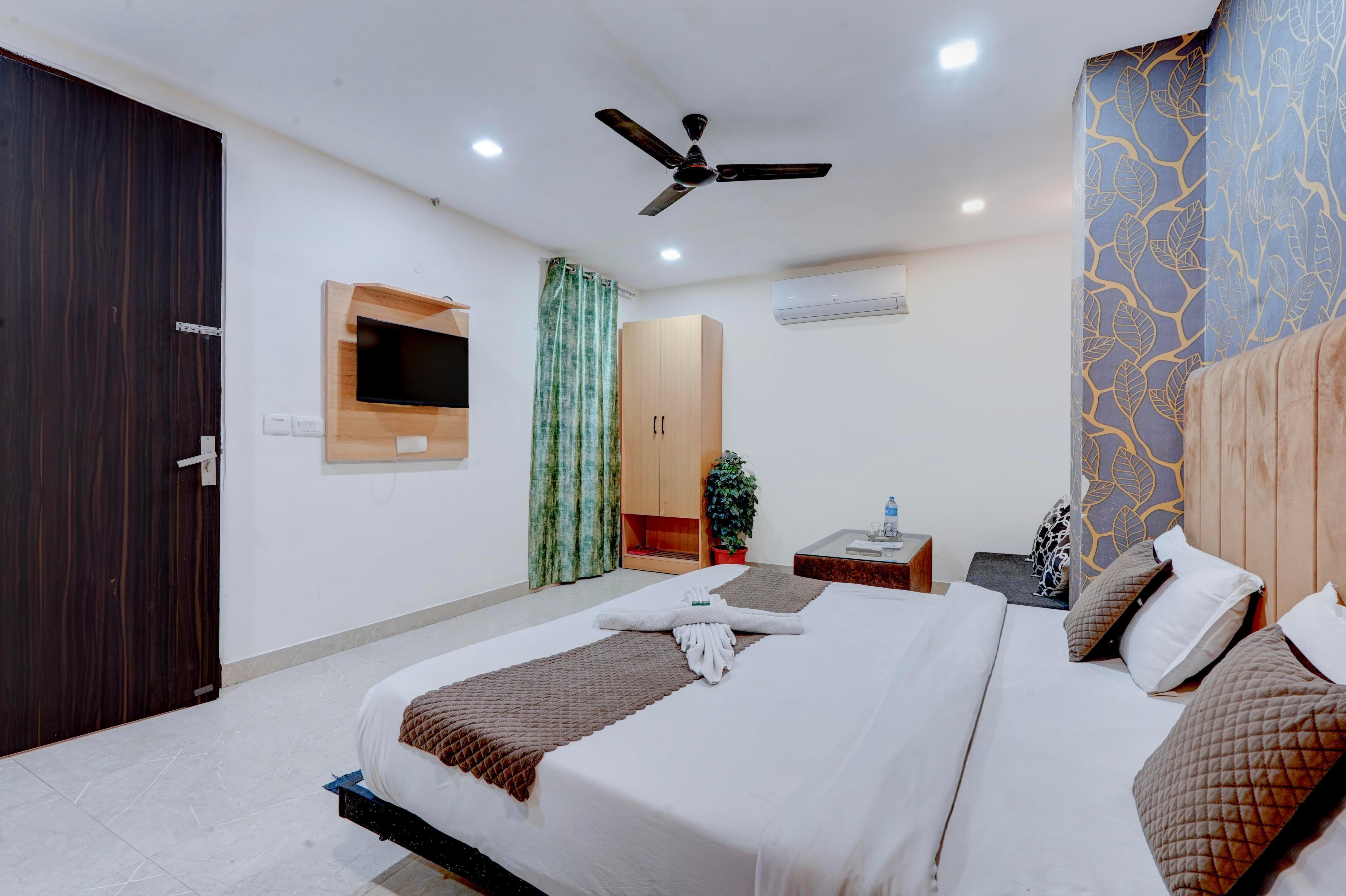 ROOMQUITE COMFORT INN HOTEL