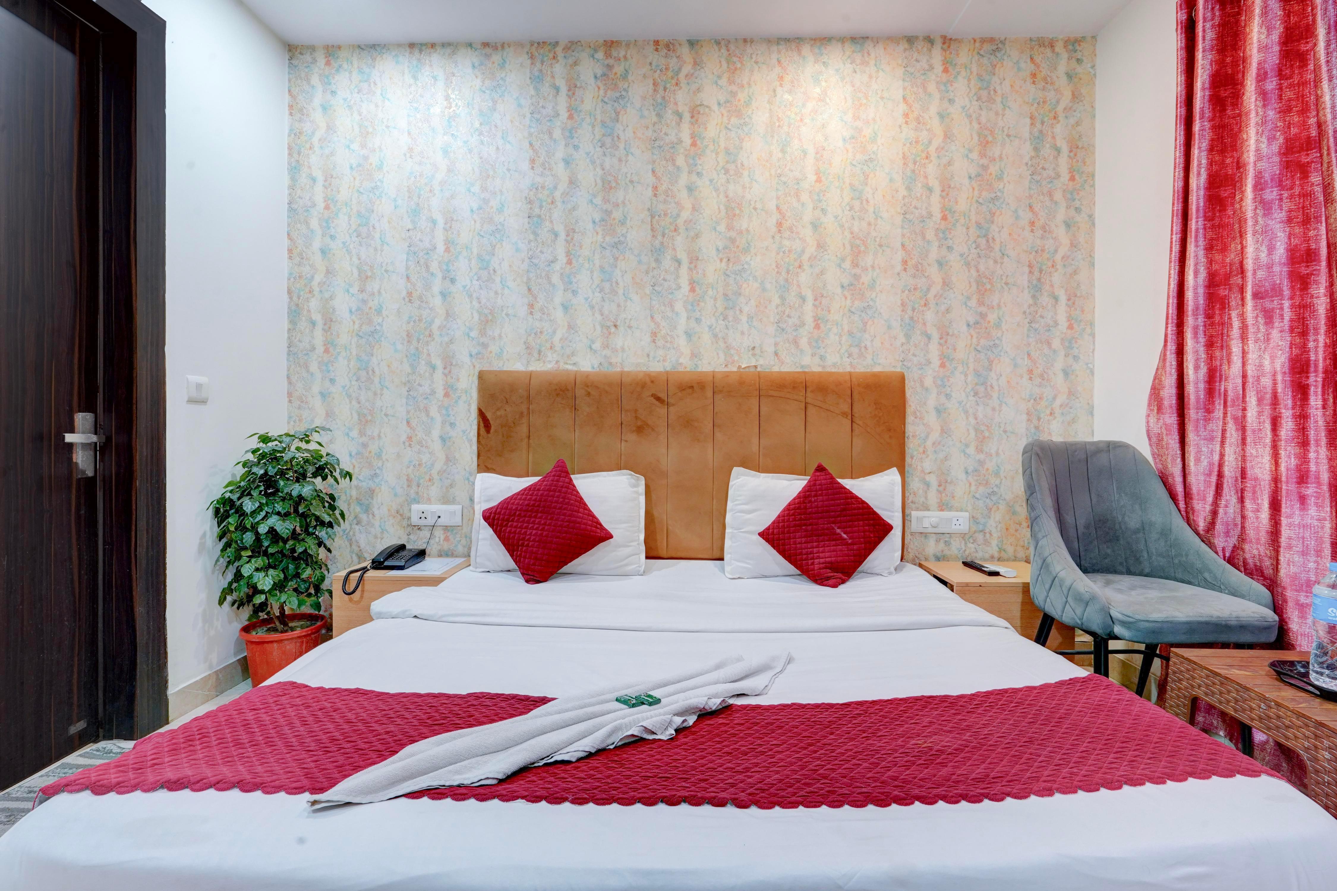 ROOMQUITE COMFORT INN HOTEL - Tap to explore photos