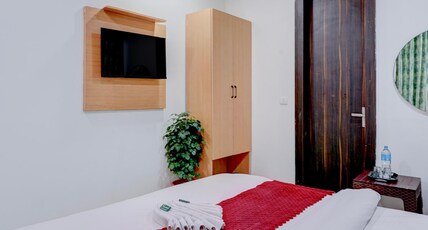 ROOMQUITE COMFORT INN HOTEL Room Type - Deluxe Room