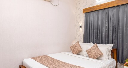 DREAMS PARADISE AIRPORT RESIDENCY Room Type - DELUXE KING ROOM A/C