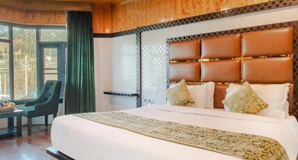 Hayat Residency (10 min. drive to Main Market) Room Type - Executive Suite Room Hayat Residency (10 min. drive to Main Market) Room Type - Executive Suite Room