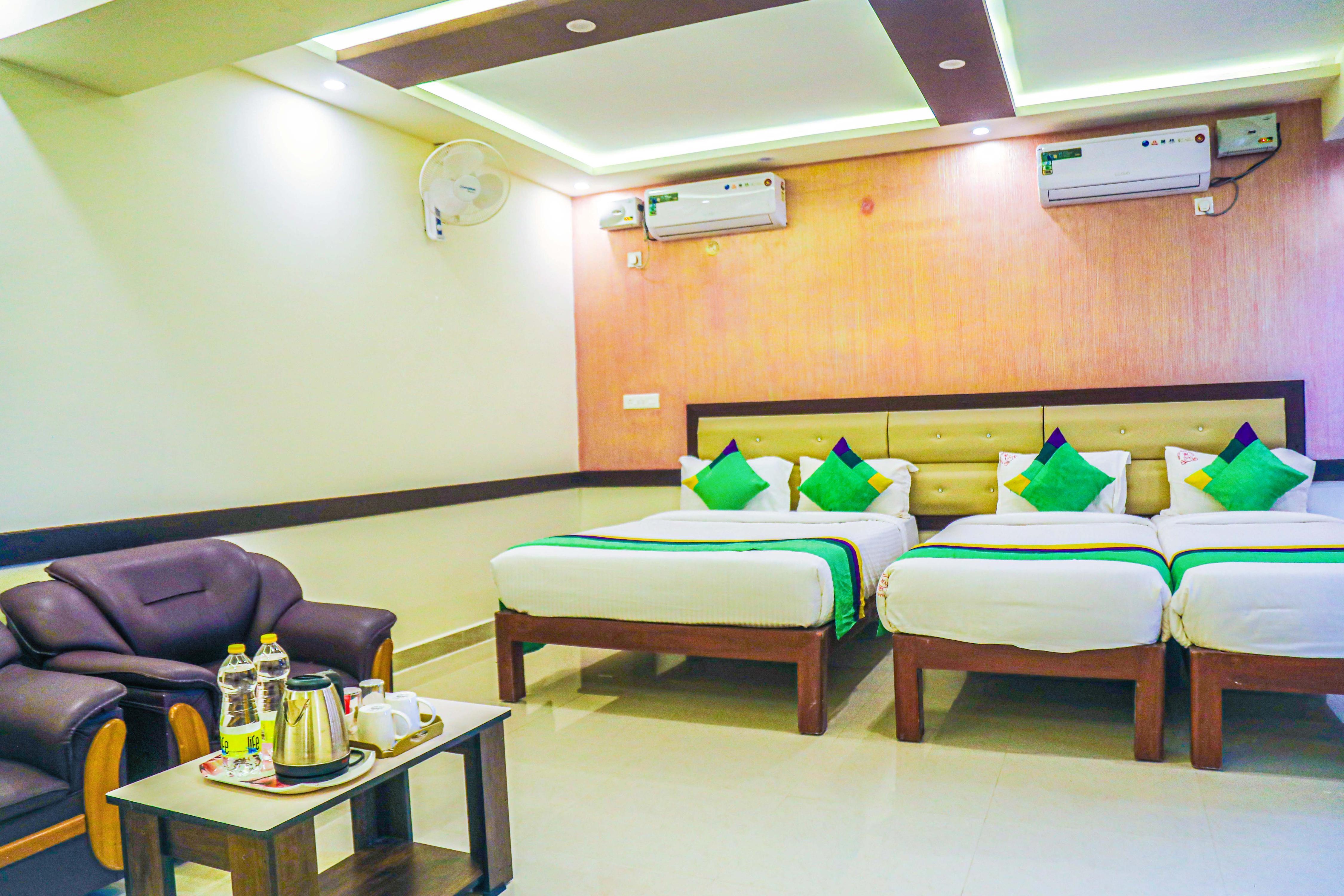 Treebo Naaz Royal Room Type - Spacious Premium Room
