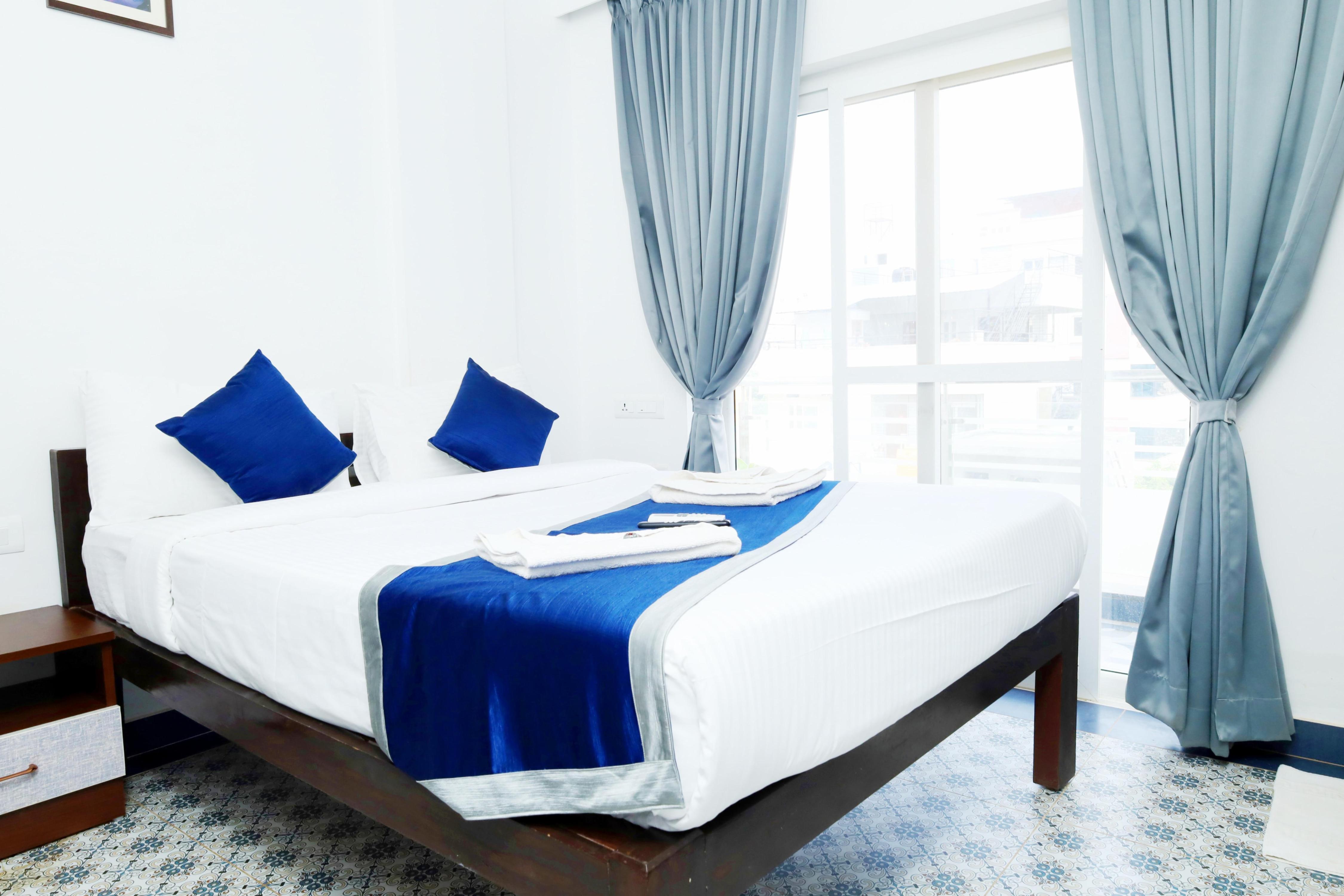 Felix Inn - Manyata Tech Park Room Type - Queen Room with Balcony Felix Inn - Manyata Tech Park Room Type - Queen Room with Balcony